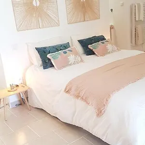 https://villa-marie-aubignan.fr-provencehotel.com